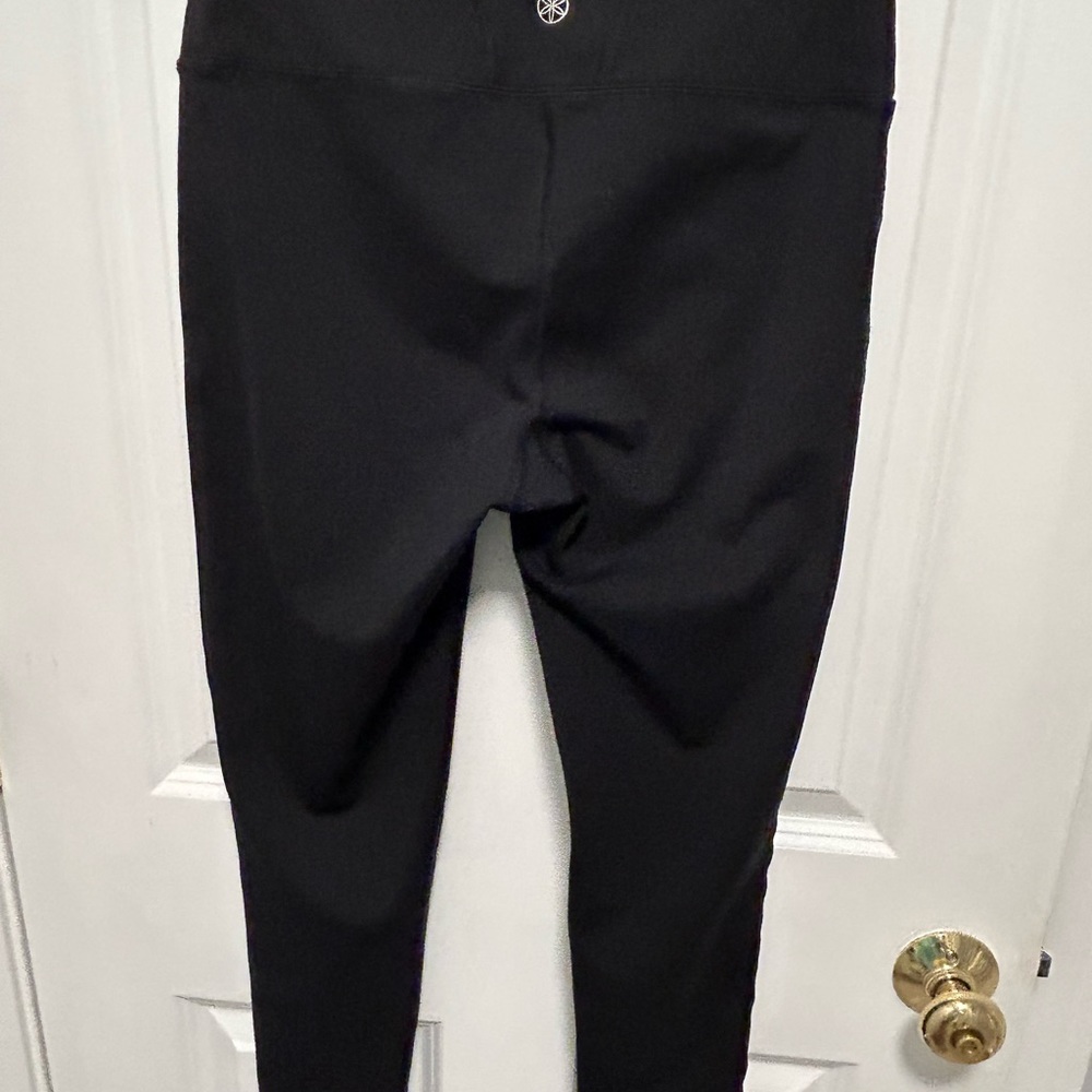 Yoga pants - Picture 2 of 3